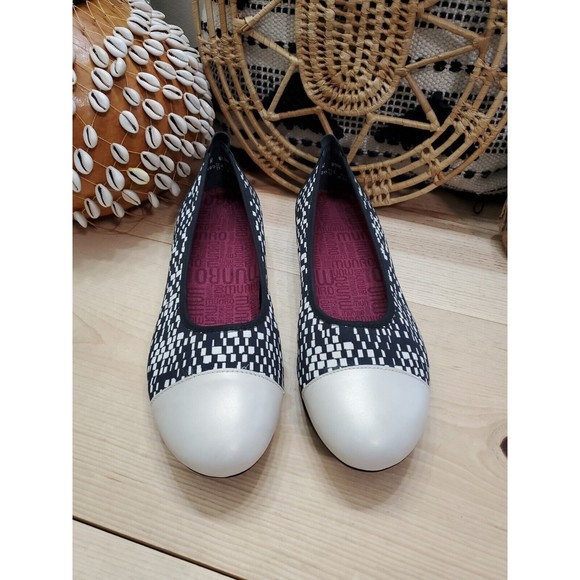 Munro Henlee Ballet Dress Flats Shoes Cap Toe Black Cream Check Women's 10W EUC - Picture 2 of 13